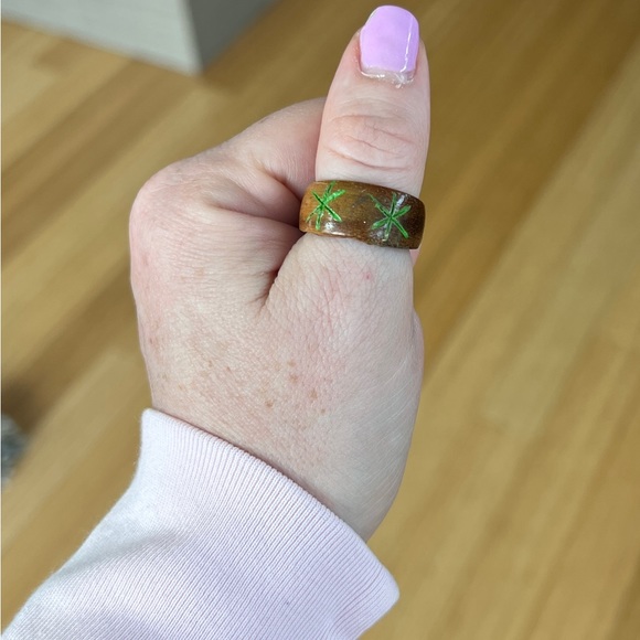 Wooden ring size 7 - Picture 2 of 2